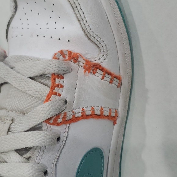 Air Jordan 1 Mid SE (GS) size 2Y - Picture 7 of 9